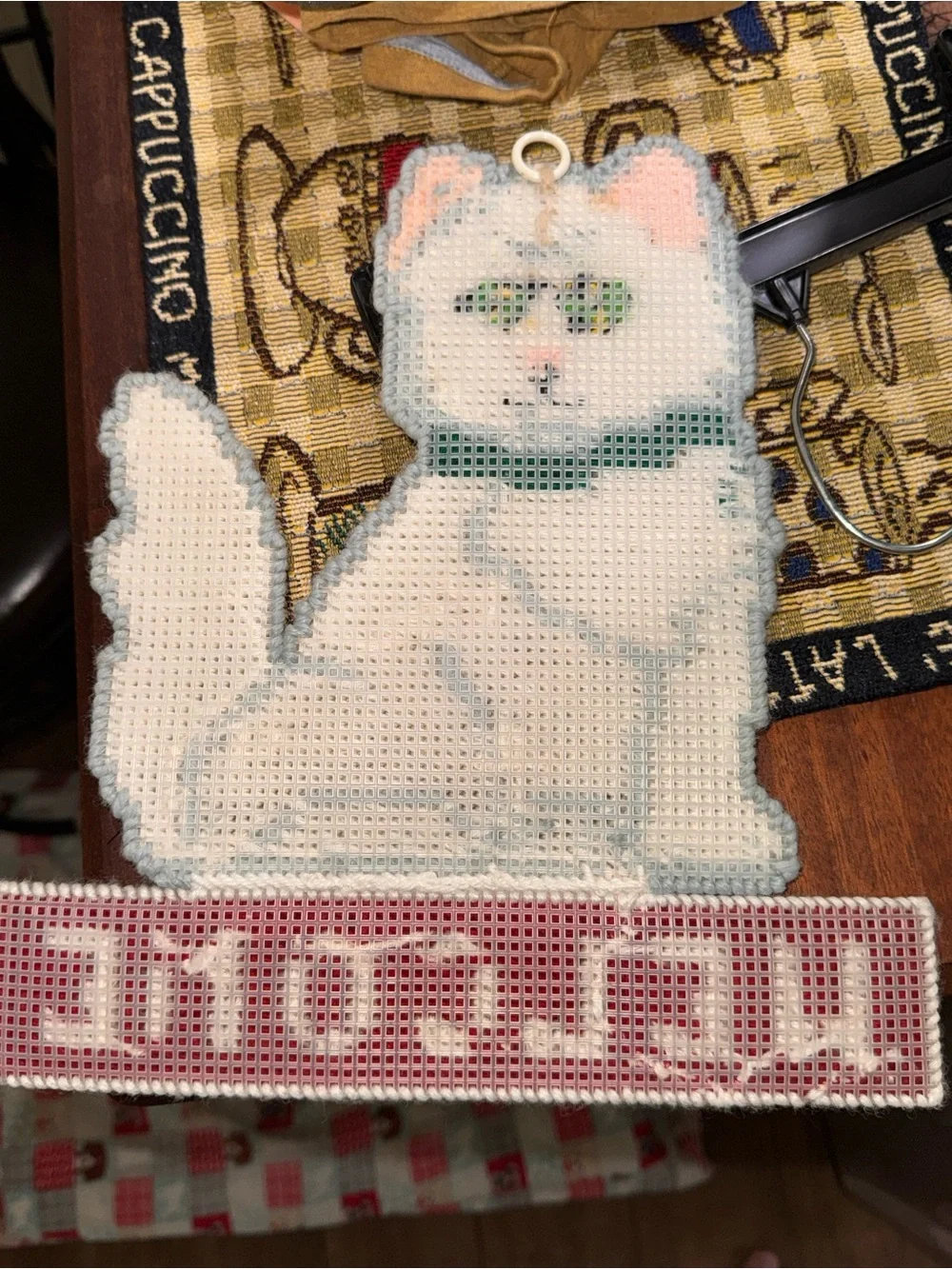 Handcrafted Cream Cat Welcome Sign - Pets Cat Décor Green, White and Red